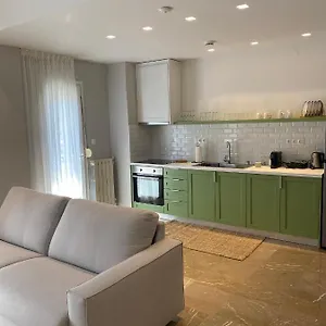 https://theta-2-luxury-apartments.hotels-of-thessaloniki.com
